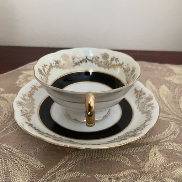 Royal Stafford Black & Gold Teacup & Saucer - Picture 5 of 14